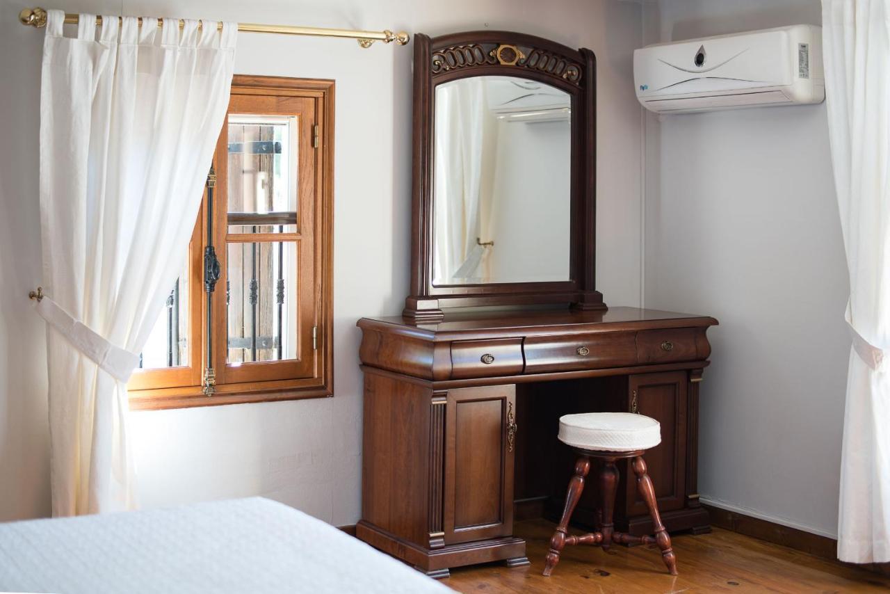 Mas Des Sentes Petit T1 Apartment Nans-les-Pins Exterior foto